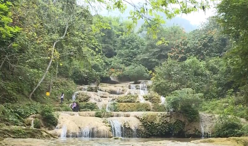 Thanh Hoa Cloud Waterfall - A great destination for a hot summer day in Thanh Hoa