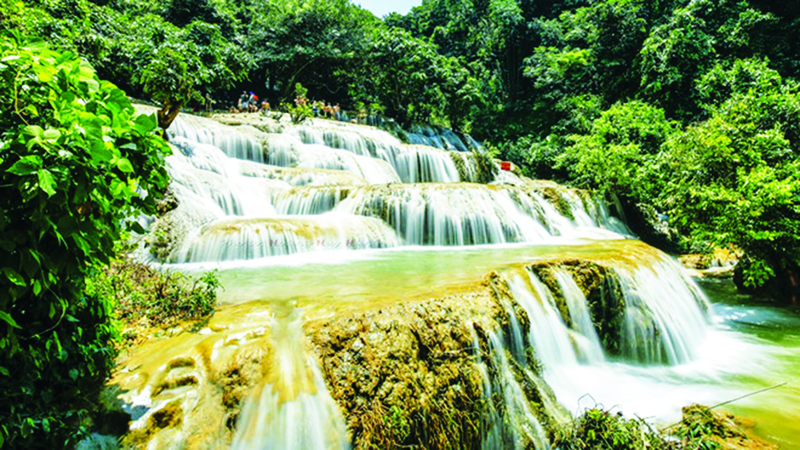 Thanh Hoa Cloud Waterfall - A great destination for a hot summer day in Thanh Hoa