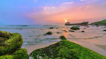 Ham Rong Beach – Captivated by the peaceful natural beauty