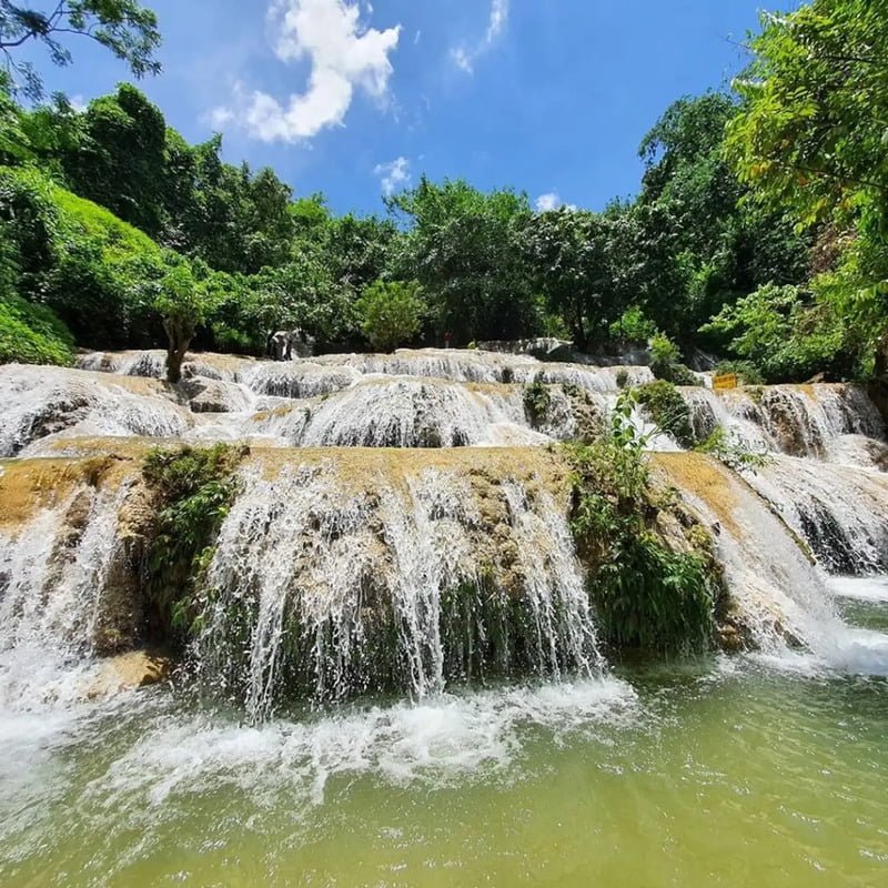 Thanh Hoa Cloud Waterfall - A great destination for a hot summer day in Thanh Hoa