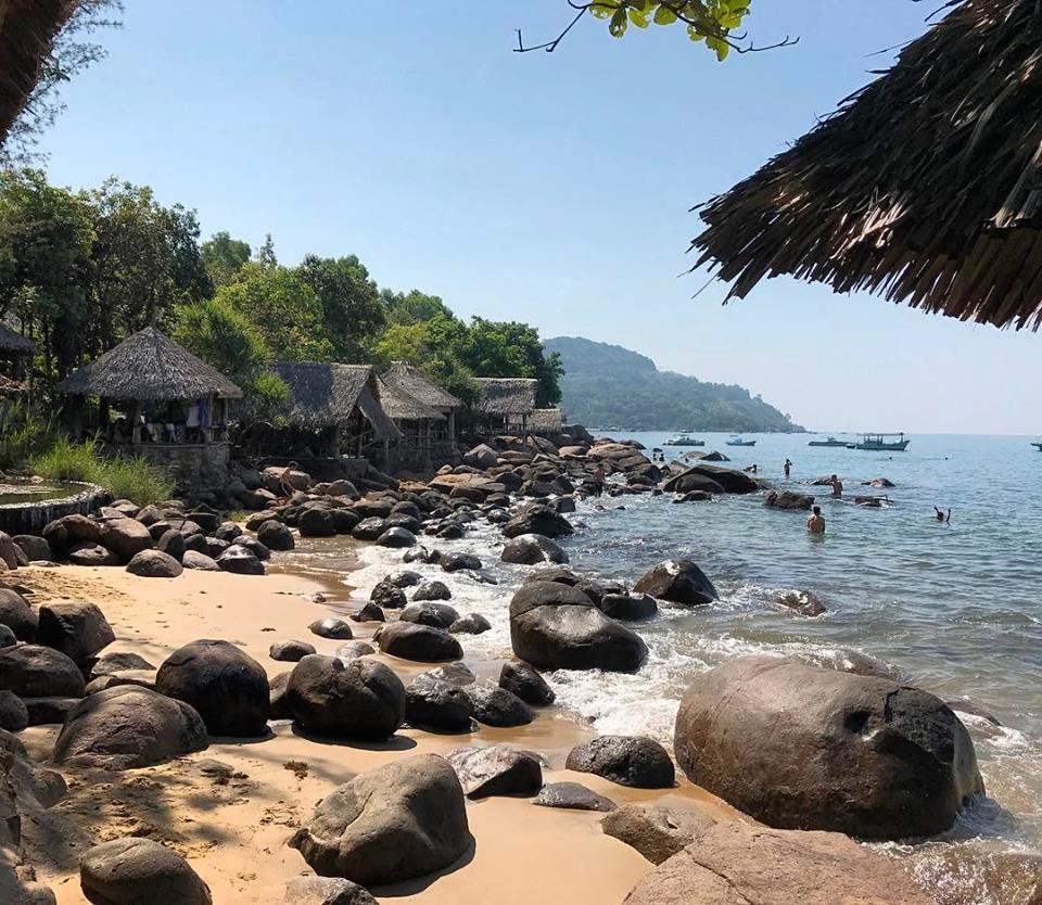 Explore Black Rock Beach - Underground Pearl of the coastal city of Da Nang