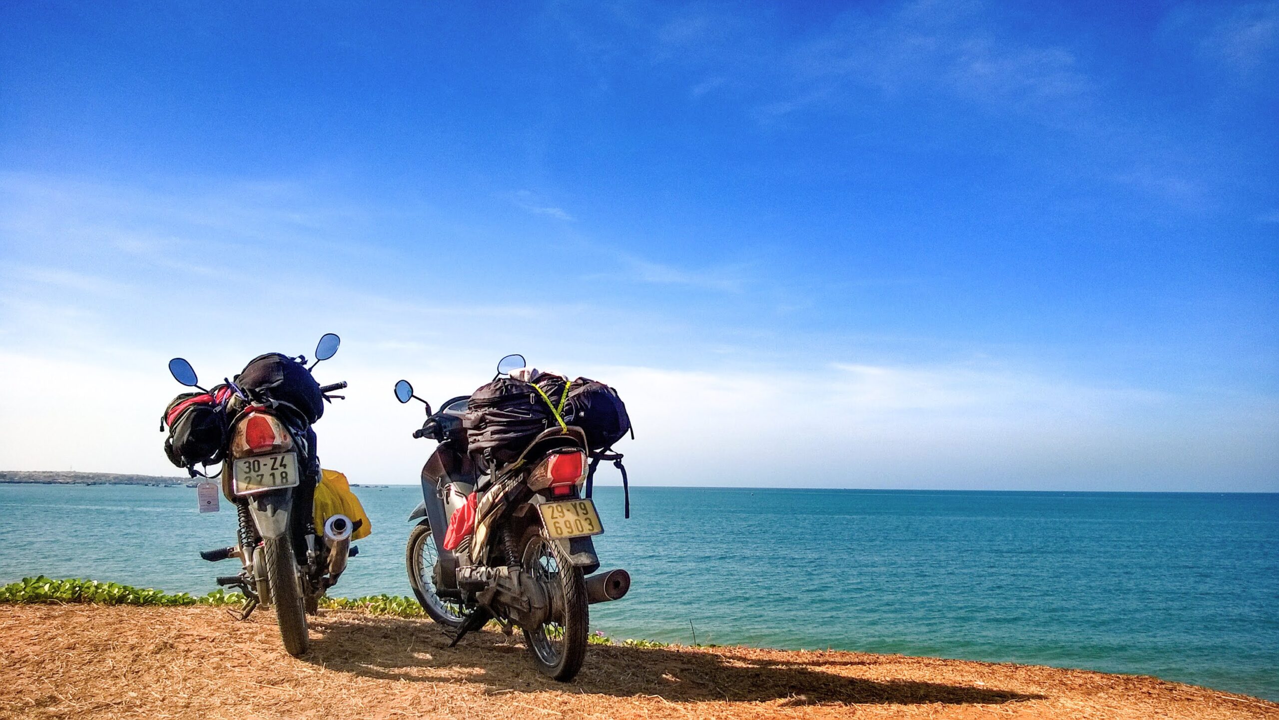 Explore Black Rock Beach - Underground Pearl of the coastal city of Da Nang