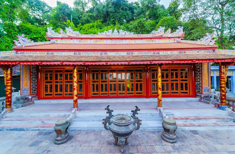 Hon Chen Palace - Explore the cultural heritage of the ancient capital