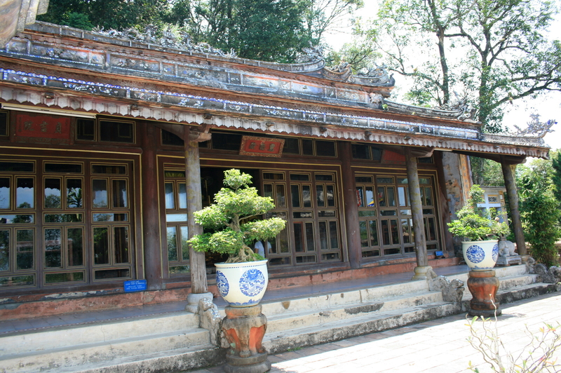 Hon Chen Palace - Explore the cultural heritage of the ancient capital