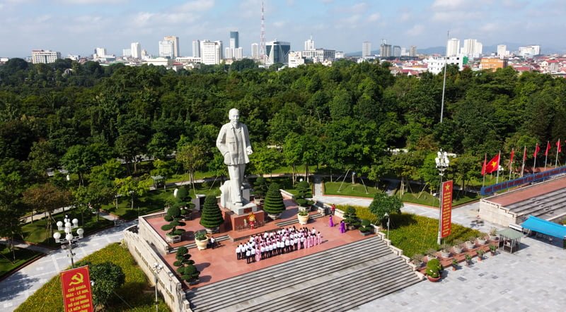 Ho Chi Minh Square Nghe An - Check-in spot not to be missed