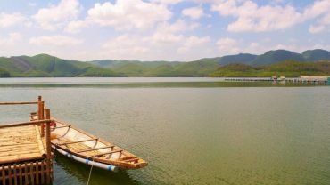 Khe Ngang Lake – Poetic beauty that everyone is passionate about