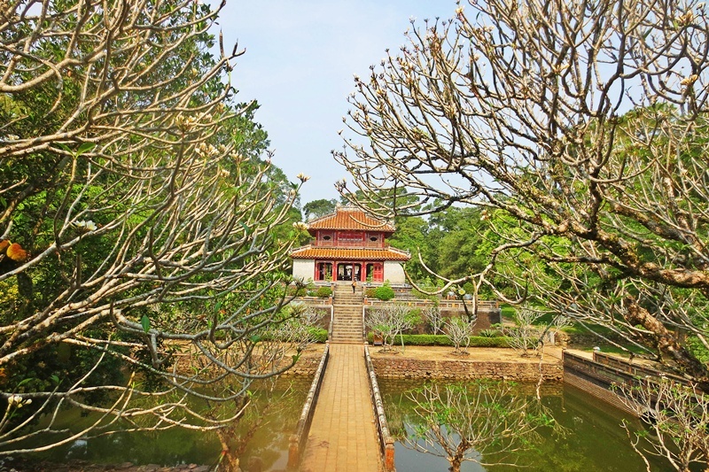 Minh Mang Tomb - Ancient beauty in the heart of Hue city