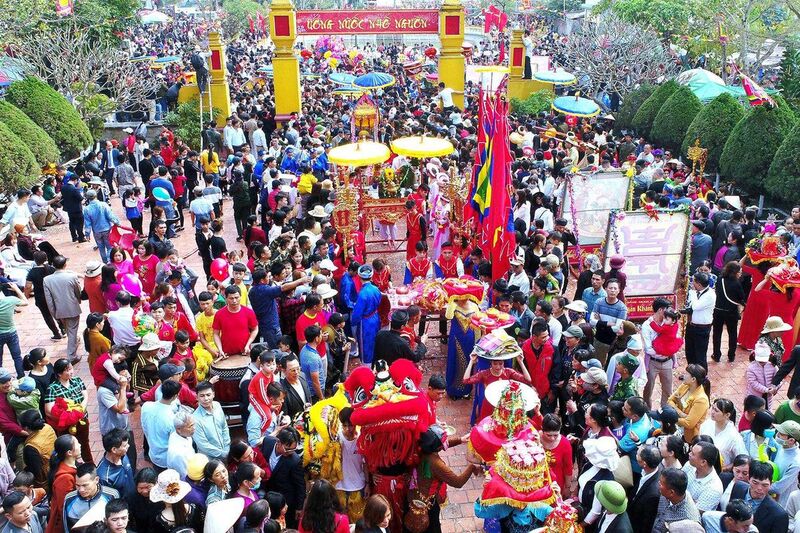 Explore the Famous Quang Yen Fairy Festival from Near and Far