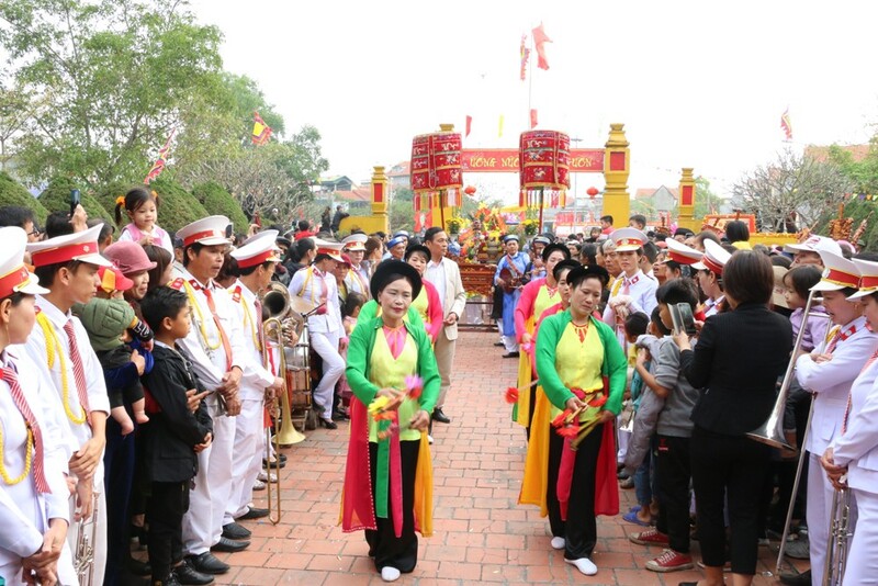 Explore the Famous Quang Yen Fairy Festival from Near and Far