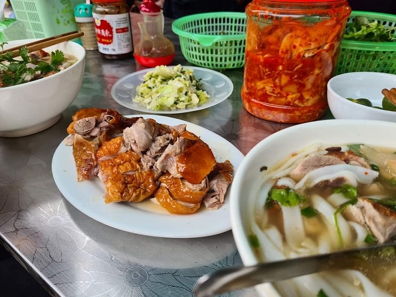 Top 8 roasted duck pho restaurants in Lang Son that are delicious with no dipping sauce