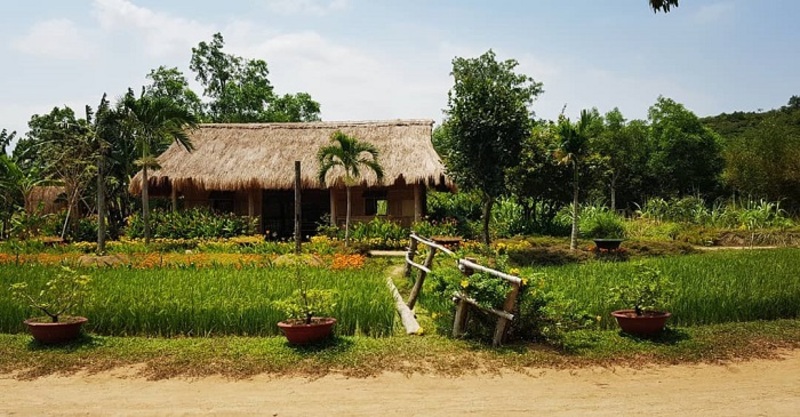 Hoa Lan Stream Tourist Area - A tourist paradise as beautiful as a fairy garden