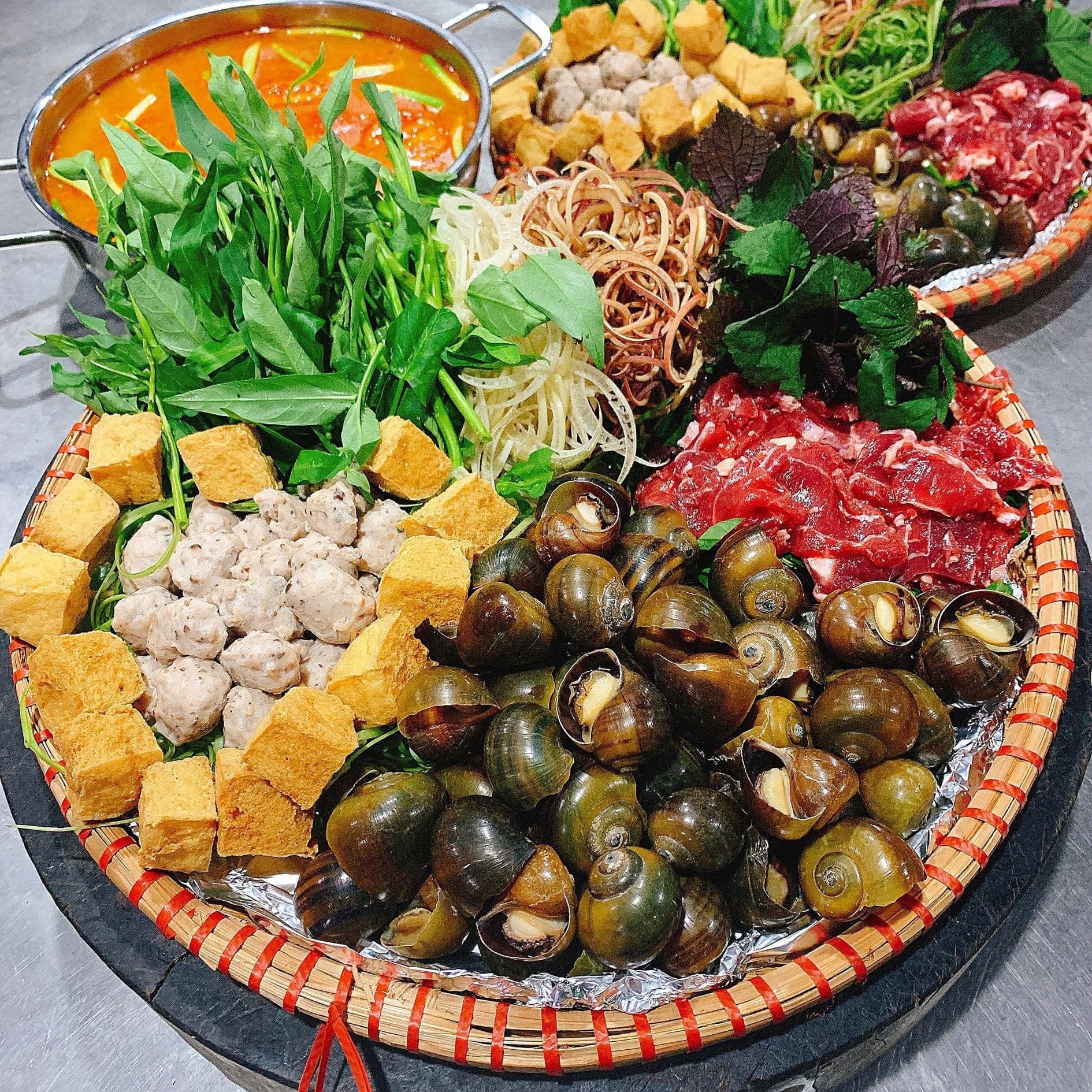 Phung Hung snail hot pot