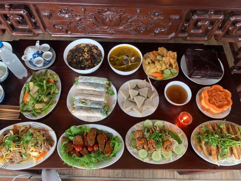 Top 8 vegetarian restaurants in Binh Thanh with beautiful space and super delicious menu