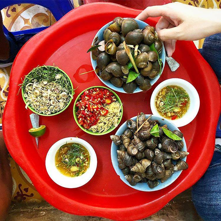 Introducing Hanoi snail dishes