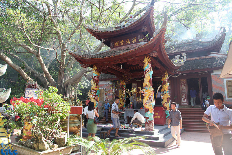 Experience going to worship at Cap Tien Temple - A spiritual place in Quang Ninh