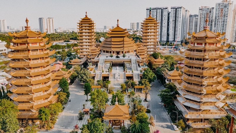 Minh Dang Quang - the temple with 4 famous records