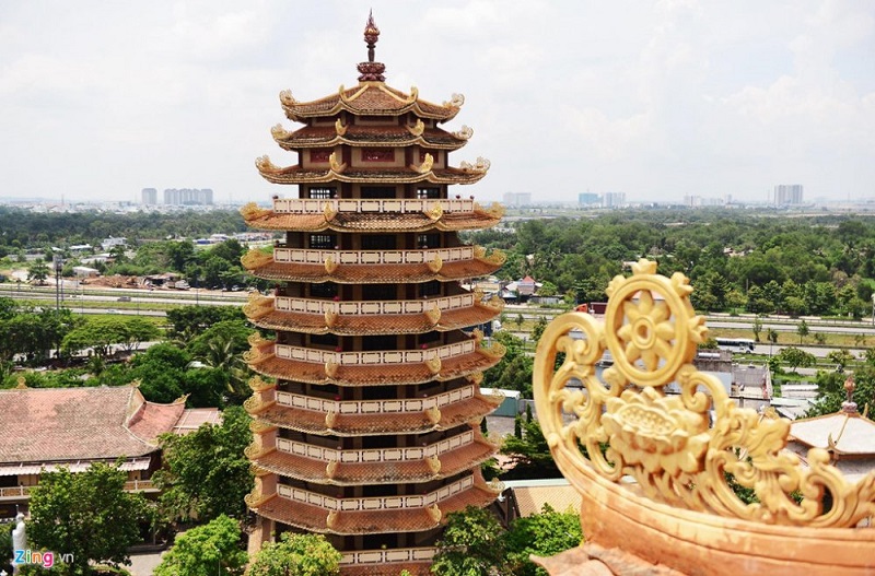 Minh Dang Quang - the temple with 4 famous records