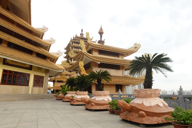 Minh Dang Quang - the temple with 4 famous records