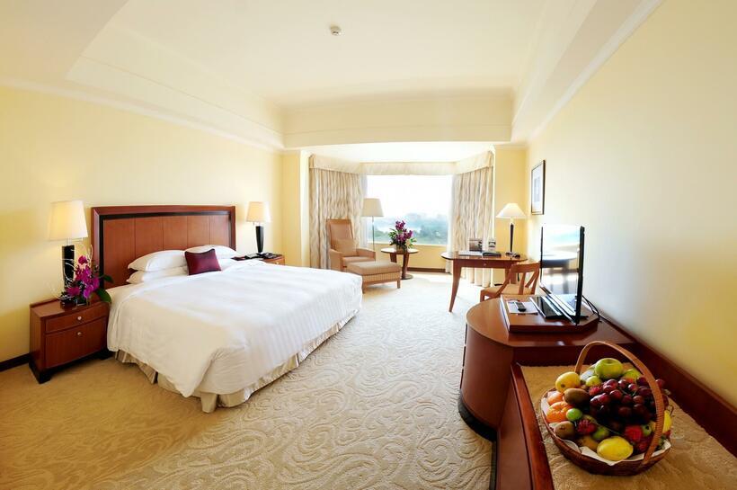 16 beautiful cheap 5 -star hotels in Hanoi with swimming pool, golf course, spa in the center